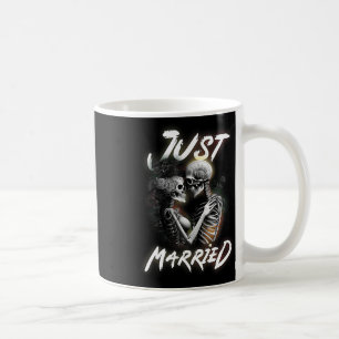 Taza De Café Esbozo de Halloween casado Novia y Boda de Groom