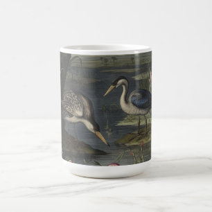 Taza De Café Escena botánica de la grúa azul a orillas de un rí
