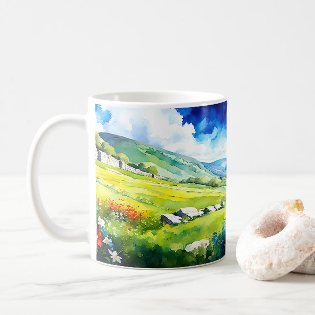 Taza De Café Escena de Dales de Yorkshire en el amplio paisaje  (Con donut)