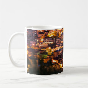 Taza De Café Escena de Goreme en la noche, Cappadocia, Turquía.