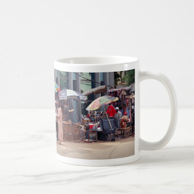 Taza De Café Escena de la calle, Banjul, la Gambia, África (Derecha)