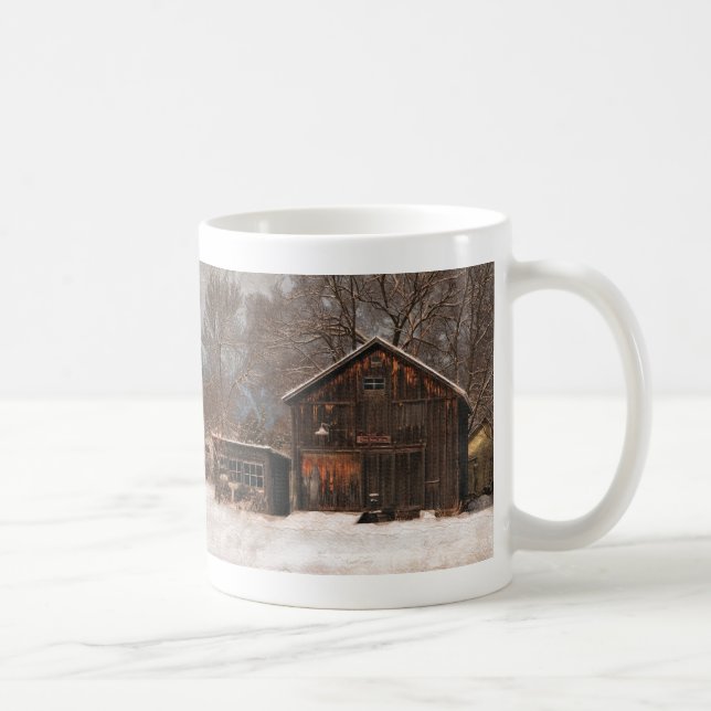 Taza De Café Escena De Nieve Rústica De Barn Y Cabaña (Derecha)