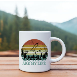 Taza De Café Escenario de bosques de pinos