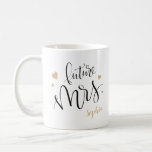Taza De Café Escritura a mano personalizada futuros mrs mugs<br><div class="desc">Cute futuro personalizado Sra. mugs,  grandes regalos de compromiso para nueva novia</div>