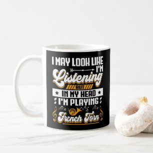 Taza De Café Escuchando divertida en mi cabeza estoy jugando al