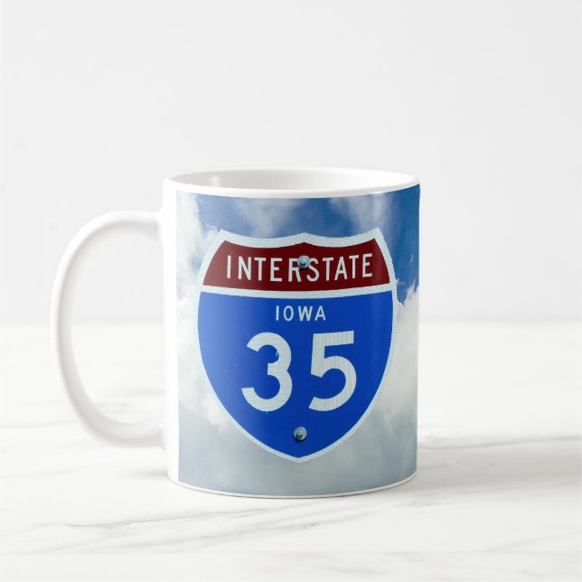 Taza De Café Escudo Interestatal 35, cielo azul, nube acolchada (Izquierda)