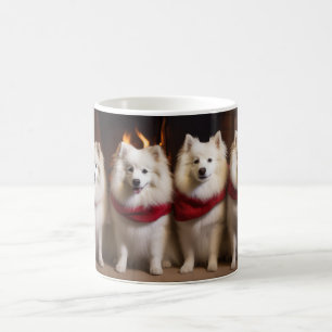 Taza De Café Eskimo Americano junto a la Chimenea Navidad