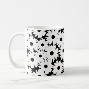 Taza De Café Espacios negativos Daisies blancos sobre negro