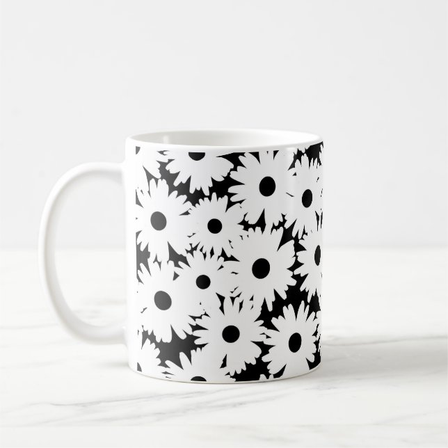 Taza De Café Espacios negativos Daisies blancos sobre negro (Izquierda)