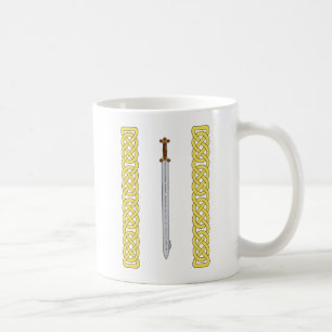 Taza De Café Espada celta y arrojo antiguos