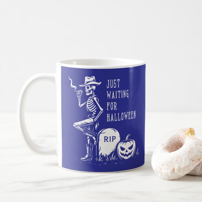 Taza De Café Esperando el esqueleto de Cowboy de Halloween (Con donut)