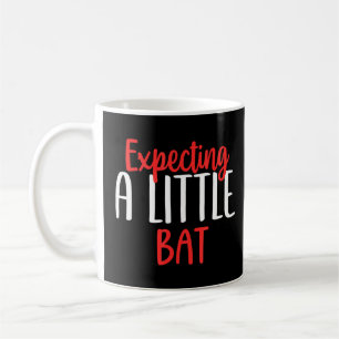 Taza De Café Esperando Un Pequeño Embarazo De Bat Nueva Mamá