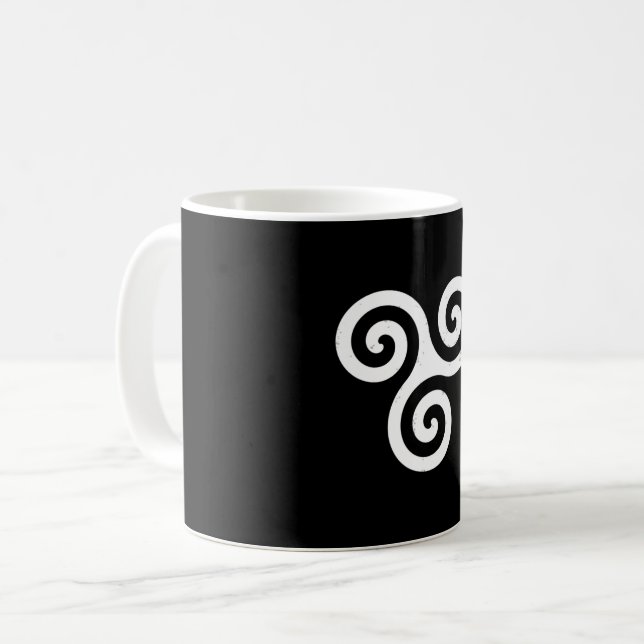TAZA DE CAFÉ ESPIRAL CELÁTICA TRIPLE DE TRISKELION (Anverso izquierdo)