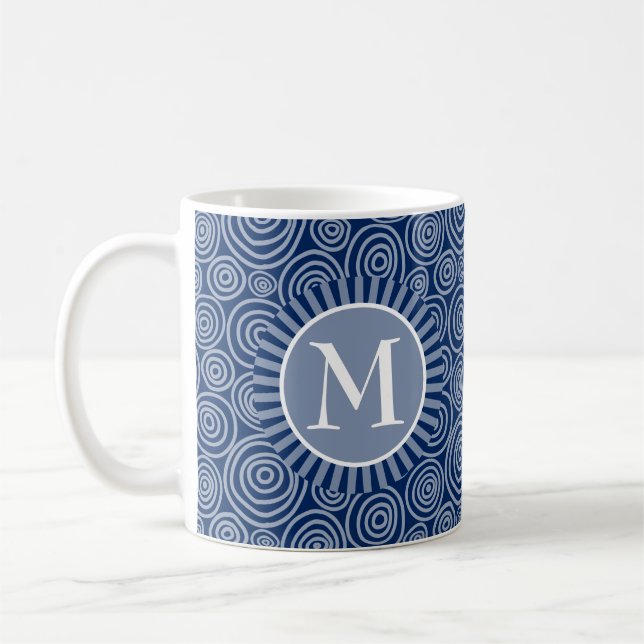 Taza De Café Espirales blancas azules de la Marina Monograma -  (Izquierda)