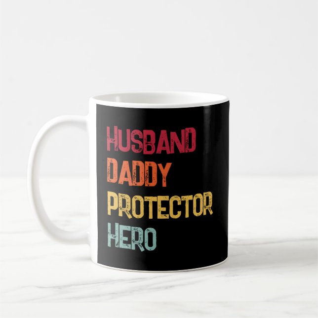 Taza De Café Esposo Papi Protector Hero Fathers Day Papá (Izquierda)
