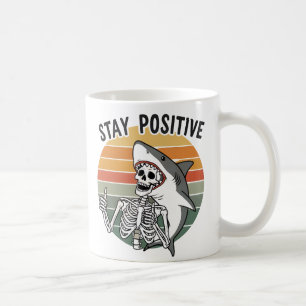 Taza De Café Esqueleto Tiburón Atardecer Mantén la Positividad