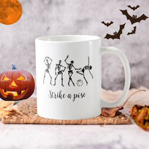 Taza De Café Esqueletos divertidos de Halloween bailando hacen 