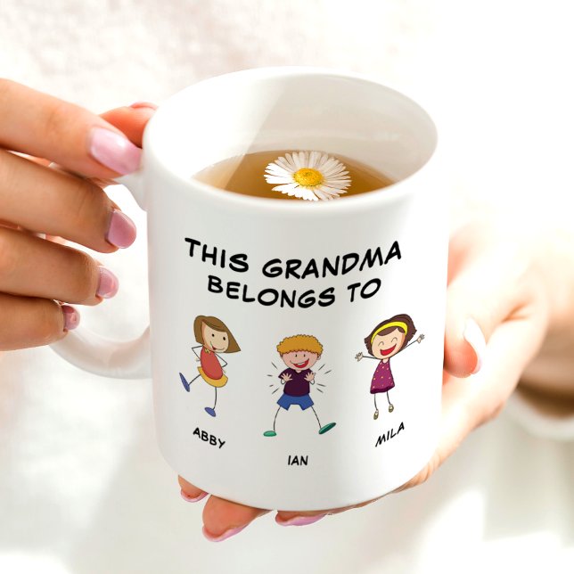 Taza De Café Esta Abuela Pertenece A 3 Niños Nombres Graciosos (Subido por el creador)