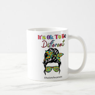 Taza De Café Está bien ser diferente mes de conciencia sobre el