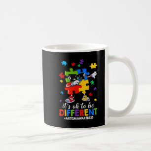 Taza De Café Está bien ser un autismo de rompecabezas diferente
