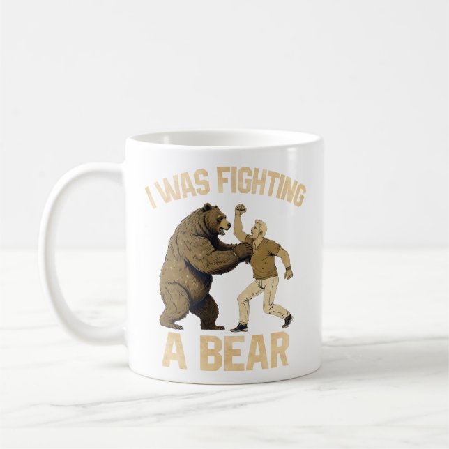 Taza De Café Estaba Luchando Contra Un Lesiones De Oso Gracioso (Izquierda)