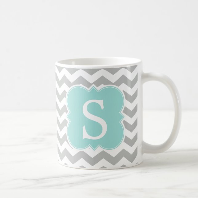 Taza De Café Estaciones de Chevron Gris Monogramadas Mint (Derecha)