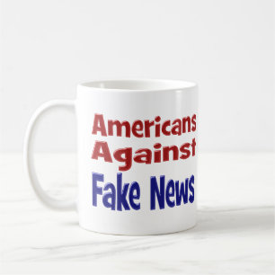 Taza De Café Estadounidenses contra noticias falsas texto azul