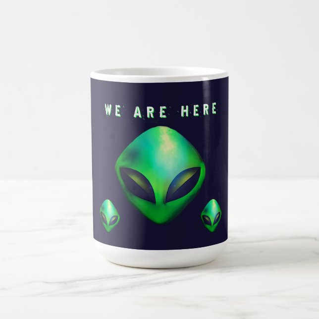 Taza De Café "Estamos Aquí" cabeza de alien verde (Centro)