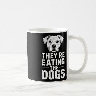 Taza De Café Están comiendo a los perros.......................