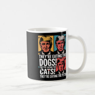 Taza De Café Están comiendo a los perros Trump contra Kamala 20