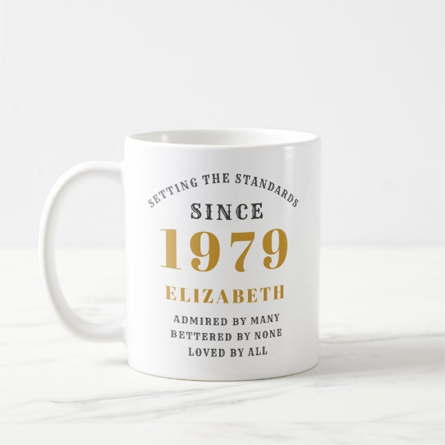 Taza De Café Estándares de Cumpleaños Personalizado 1979 Añadir (Izquierda)