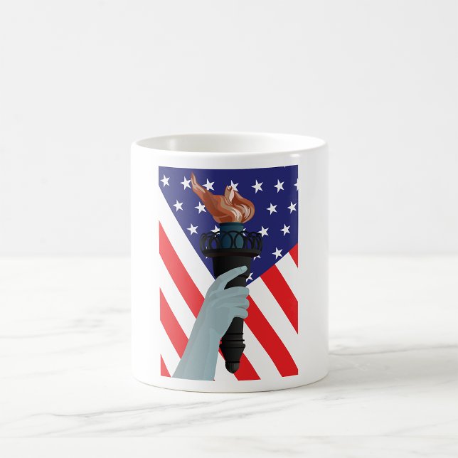 Taza De Café Estatua de la Antorcha de la Libertad con bandera  (Subido por el creador)