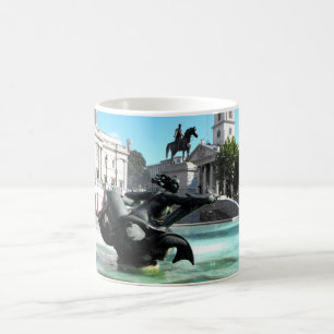 Taza De Café Estatua y fuente en la Plaza Trafalgar