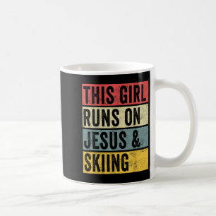 Taza De Café Este Chica Corre Sobre Jesús Y Esquiador De Nieve