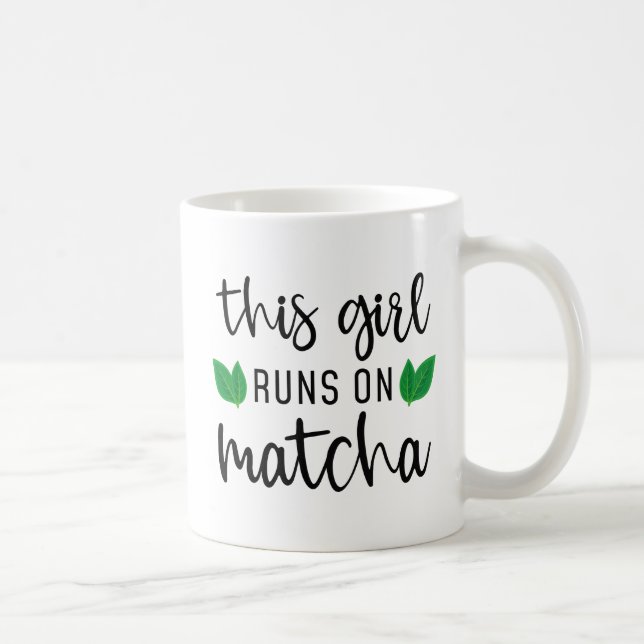 Taza De Café Este Chica Corre Sobre Matcha (Derecha)