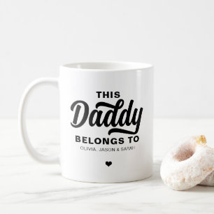 Taza De Café Este papá pertenece al blanco negro del día del pa