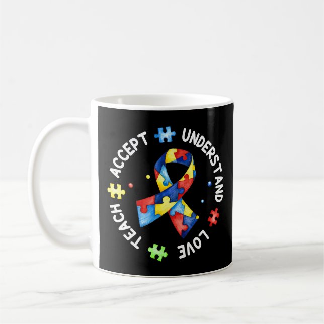 Taza De Café Este tono con el lema del rompecabezas del autismo (Izquierda)