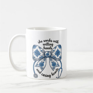 Taza De Café Estetoscopio de lazo floral de enfermera grabado v