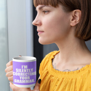 Taza De Café Estoy corrigiendo silenciosamente su gramática