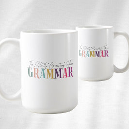 Taza De Café Estoy corrigiendo silenciosamente tu gramática