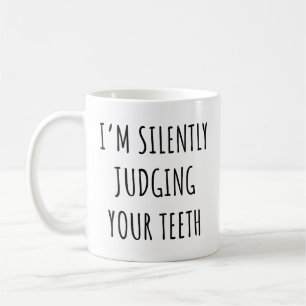 Taza De Café Estoy juzgando silenciosamente a tu dentista graci