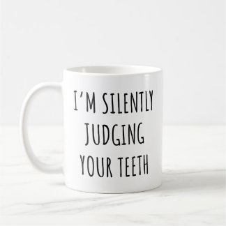 Taza De Café Estoy juzgando silenciosamente a tu dentista graci