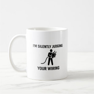 Taza De Café Estoy juzgando silenciosamente tu cableado