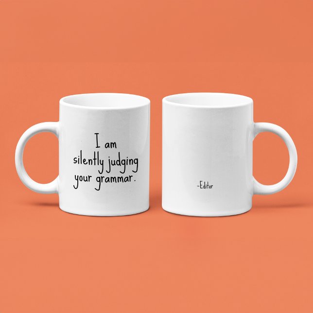 Taza De Café Estoy juzgando silenciosamente tu gramática | Edit (Subido por el creador)
