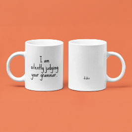 Taza De Café Estoy juzgando silenciosamente tu gramática | Edit