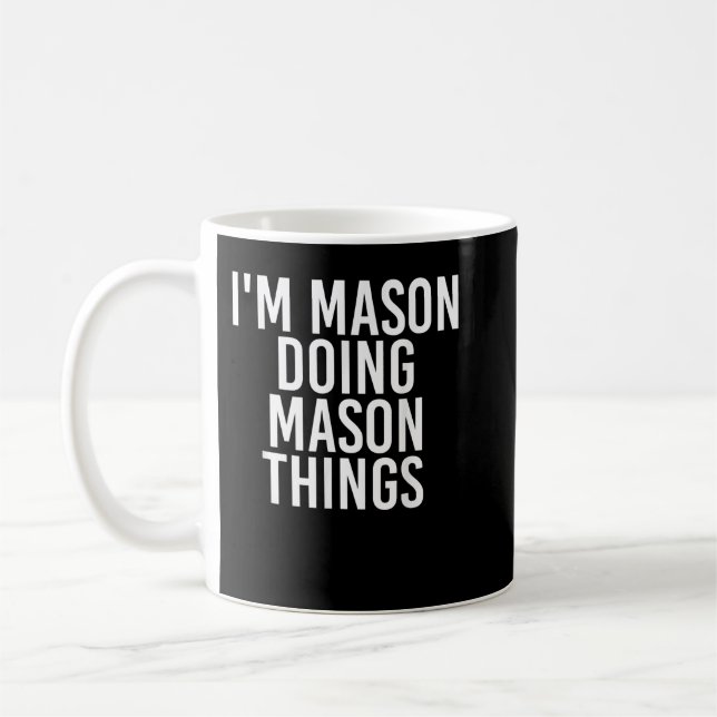 TAZA DE CAFÉ ESTOY MASON HACIENDO COSAS MASIVAS NOMBRE DE NACIM (Izquierda)
