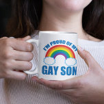 Taza De Café Estoy orgullosa de mi padre padre, madre LGBTQ, hi<br><div class="desc">Estoy orgulloso de mi hijo gay. Un hermoso desfile del orgullo gay regalo para una madre o un padre solidario. Amo a mi hijo LGBTQ incondicionalmente. Un regalo de mamá o papá genial.</div>