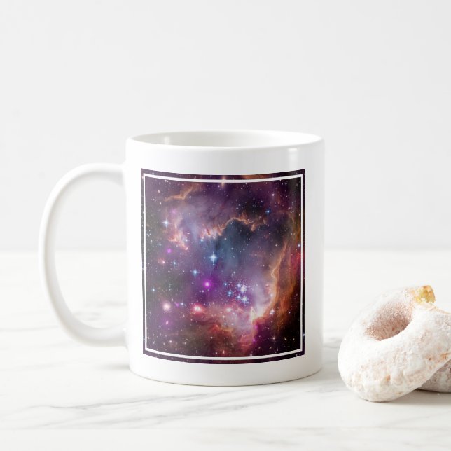 Taza De Café Estrellas Jóvenes En La Pequeña Nube Magallánica. (Con donut)