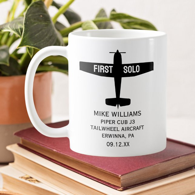 Taza De Café Estudiante piloto primer avión solo personalizado (Subido por el creador)