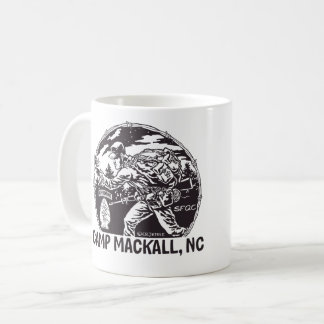 Taza De Café "Etiqueta aerotransportada de Mackall del campo" -